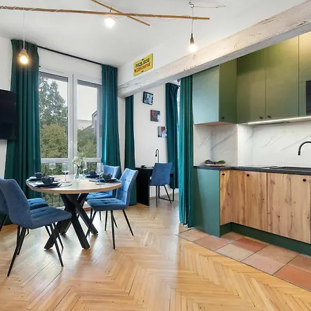 Stylish Korzenna Perfect For Remote Work With An Excellent Location By Renters 公寓 格但斯克