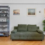아파트 Stylish Korzenna Perfect For Remote Work With An Excellent Location By Renters 그단스크
